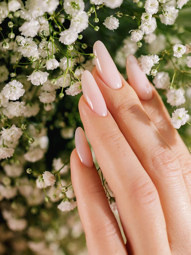 Victoria VYNN Gel Polish No. 402 Naked Truth (Vérité nue)