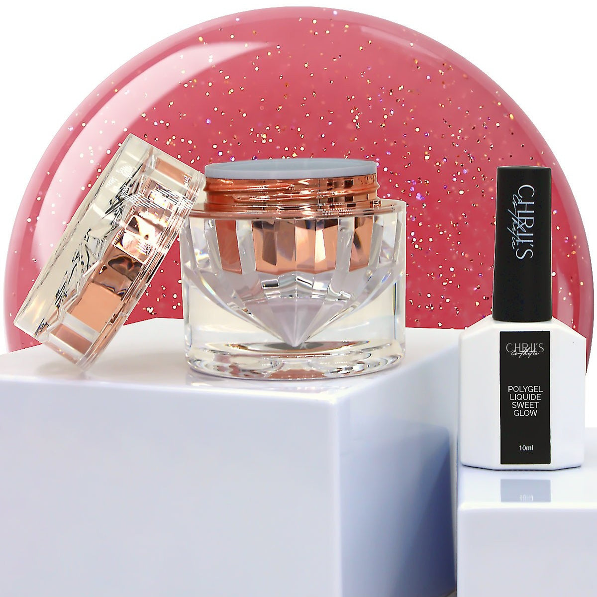 Pot et flacon de Polygel liquide Sweet Glow CHRIIS‑ESTHETIC, avec la teinte rose scintillante en arrière-plan