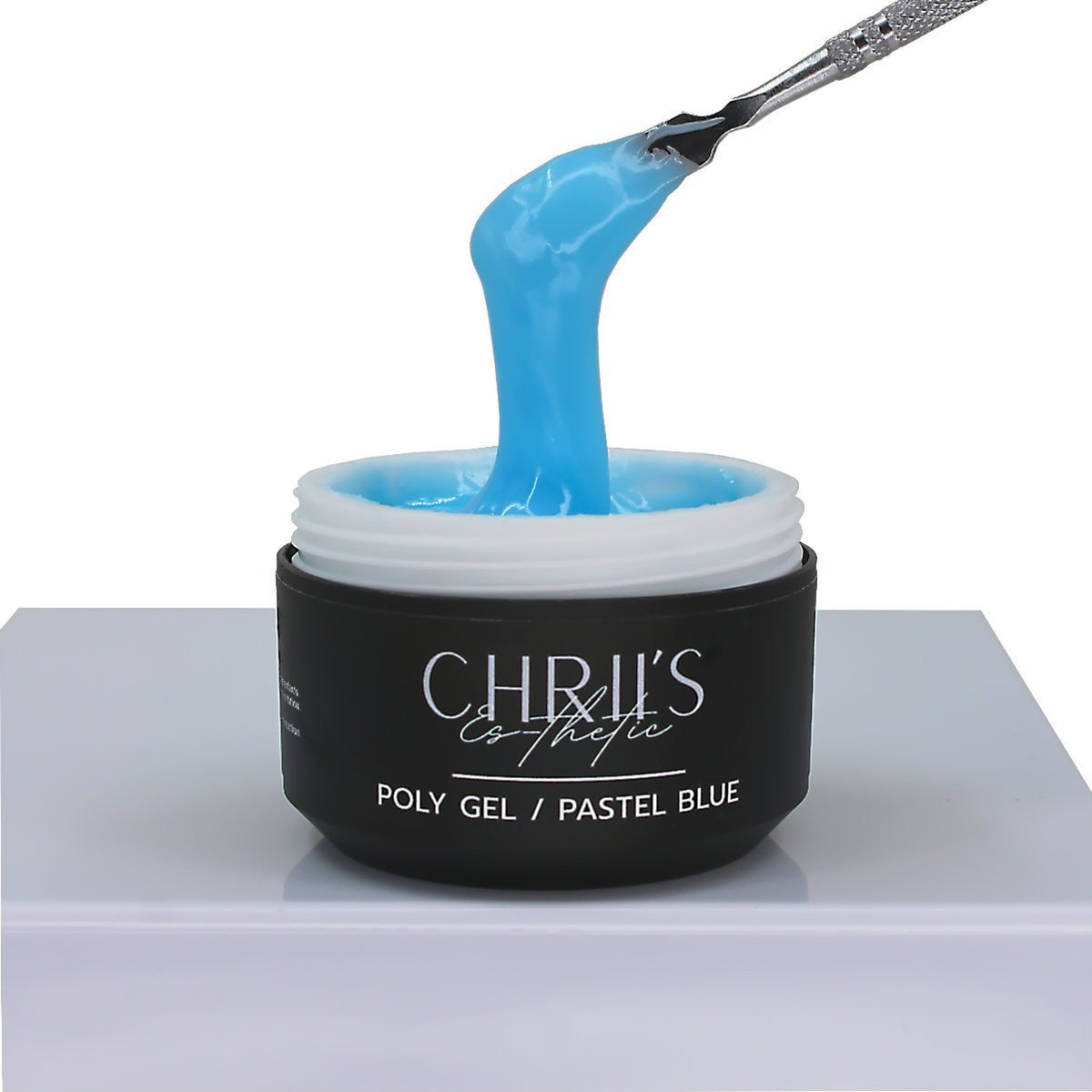 Gros plan de la texture bleu pastel du Polygel Pastel Blue CHRIIS‑ESTHETIC, acrygel vendu chez mon style mes ongles