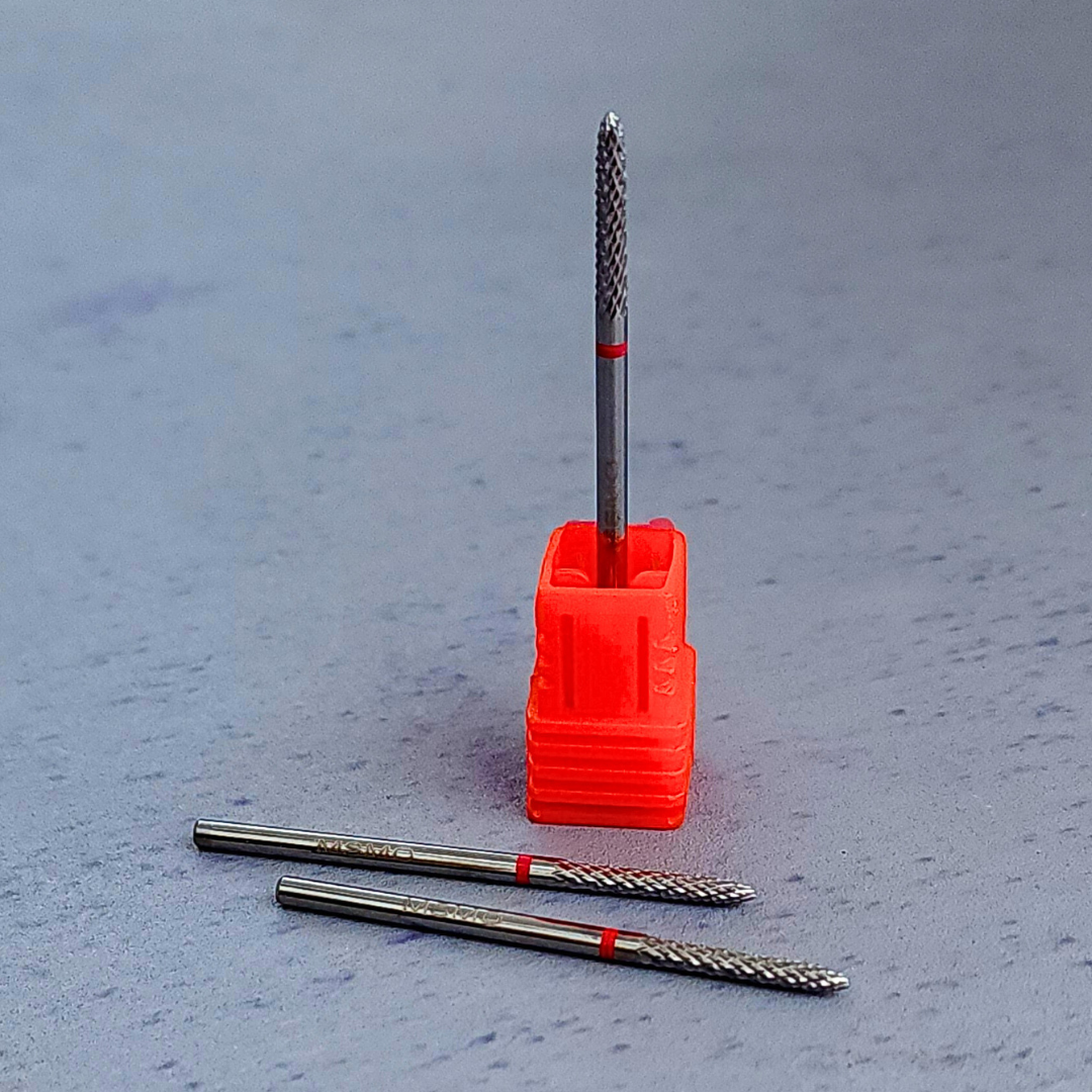 Embout undernail rouge – nettoyage du dessous de l’ongle | MSMO