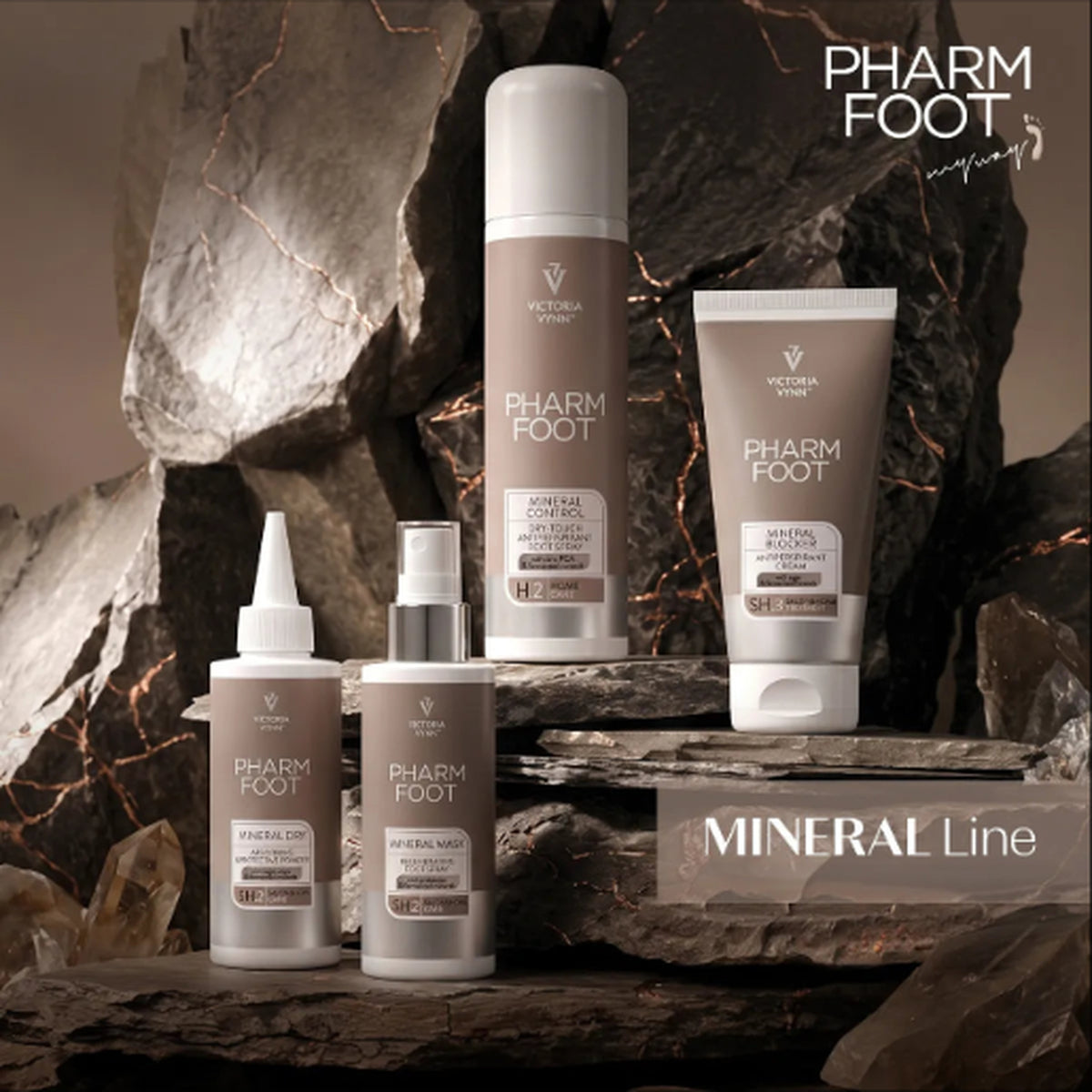 Produits de la gamme Mineral Line Pharm Foot de Victoria Vynn présentés sur un décor minéral pour pedicure