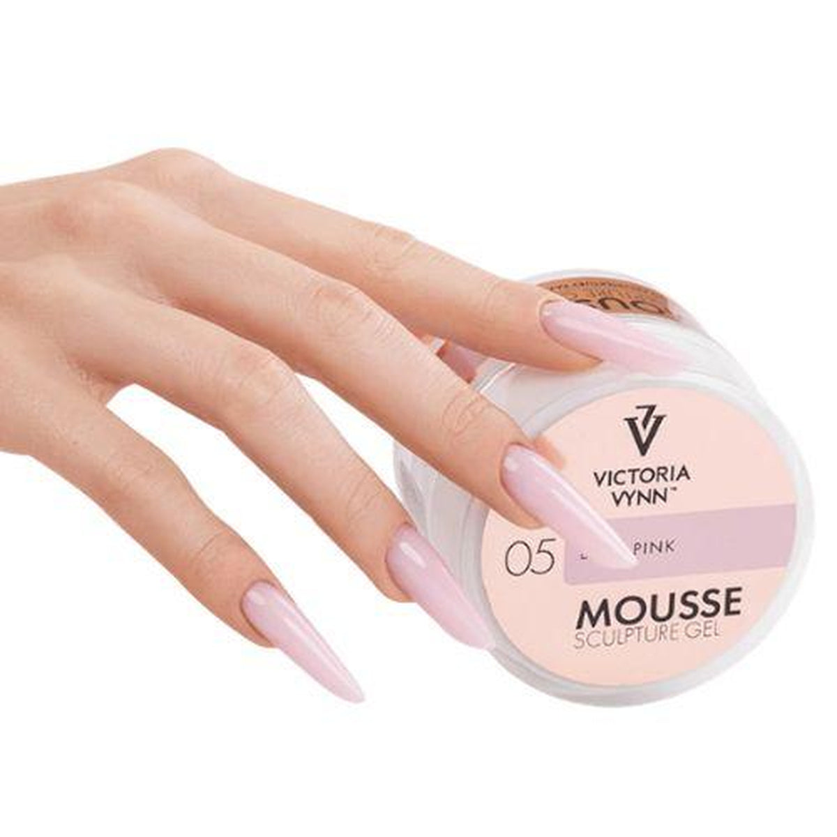 Manucure rose sur ongles longs avec le pot de Mousse Sculpture Gel Victoria Vynn no 05 Baby Pink.