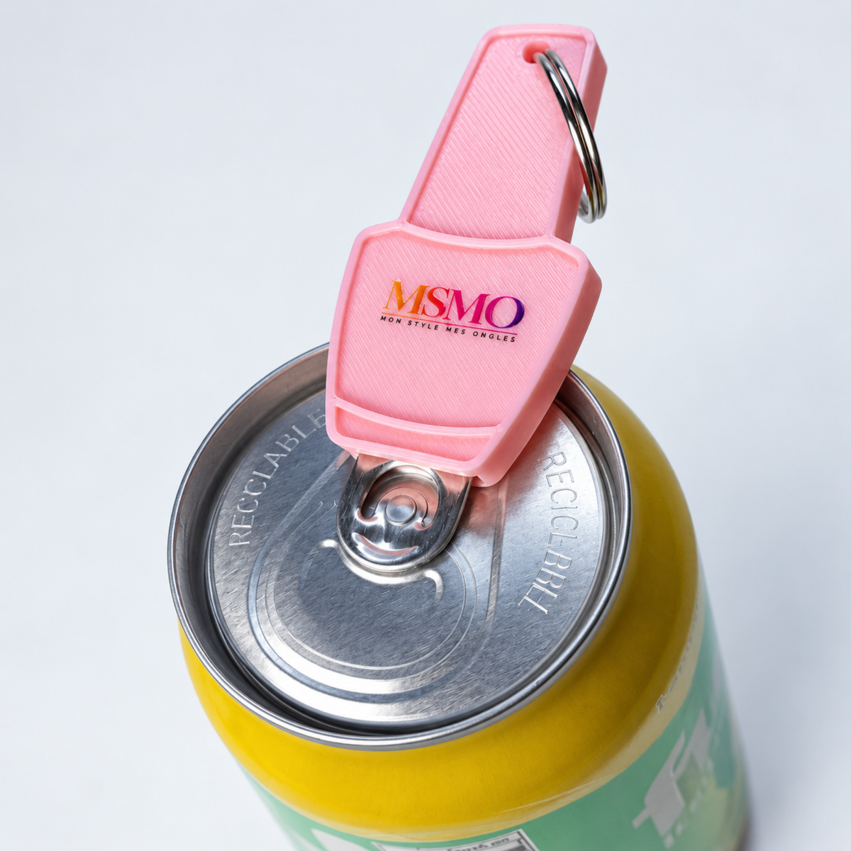 Porte-clés MSMO rose utilisé pour soulever la languette d'une canette, pour ongles, livraison rapide partout au quebec