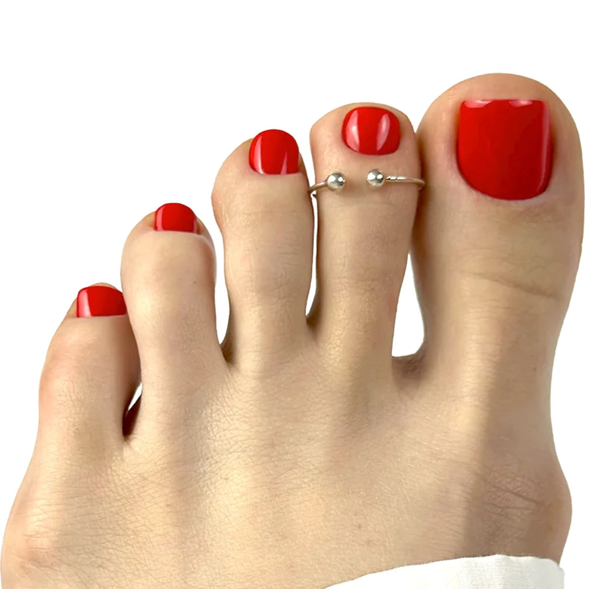 Pédicure rouge cerise réalisée avec le Podolac One Step 08 Cherry de PNB, disponible chez Mon Style Mes Ongles