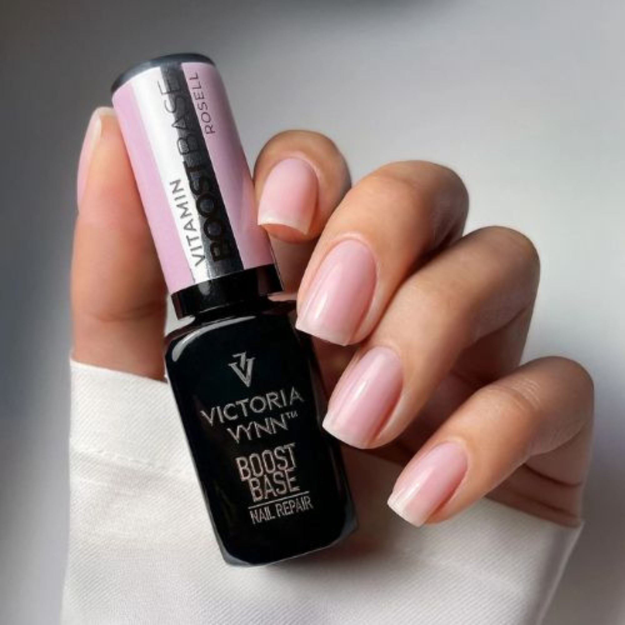 Boost Base roselI Victoria Vynn 15 ml – Base hybride transparente vitaminée avec fibres de verre pour renforcer les ongles naturels | Mon Style Mes Ongles