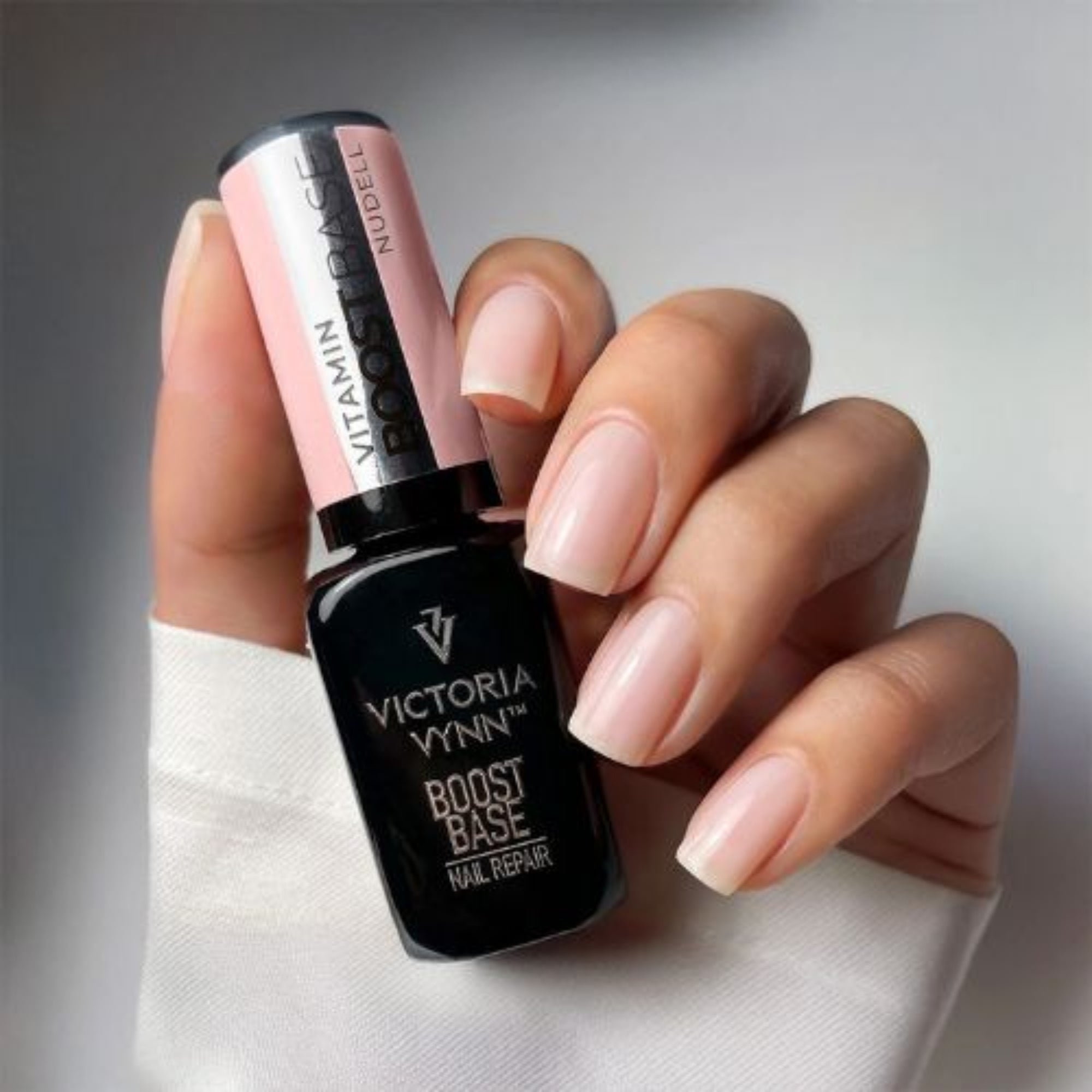 Boost Base Nude II Victoria Vynn 8 ml – Base hybride vitaminée avec fibres de verre pour renforcer les ongles naturels | Mon Style Mes Ongles