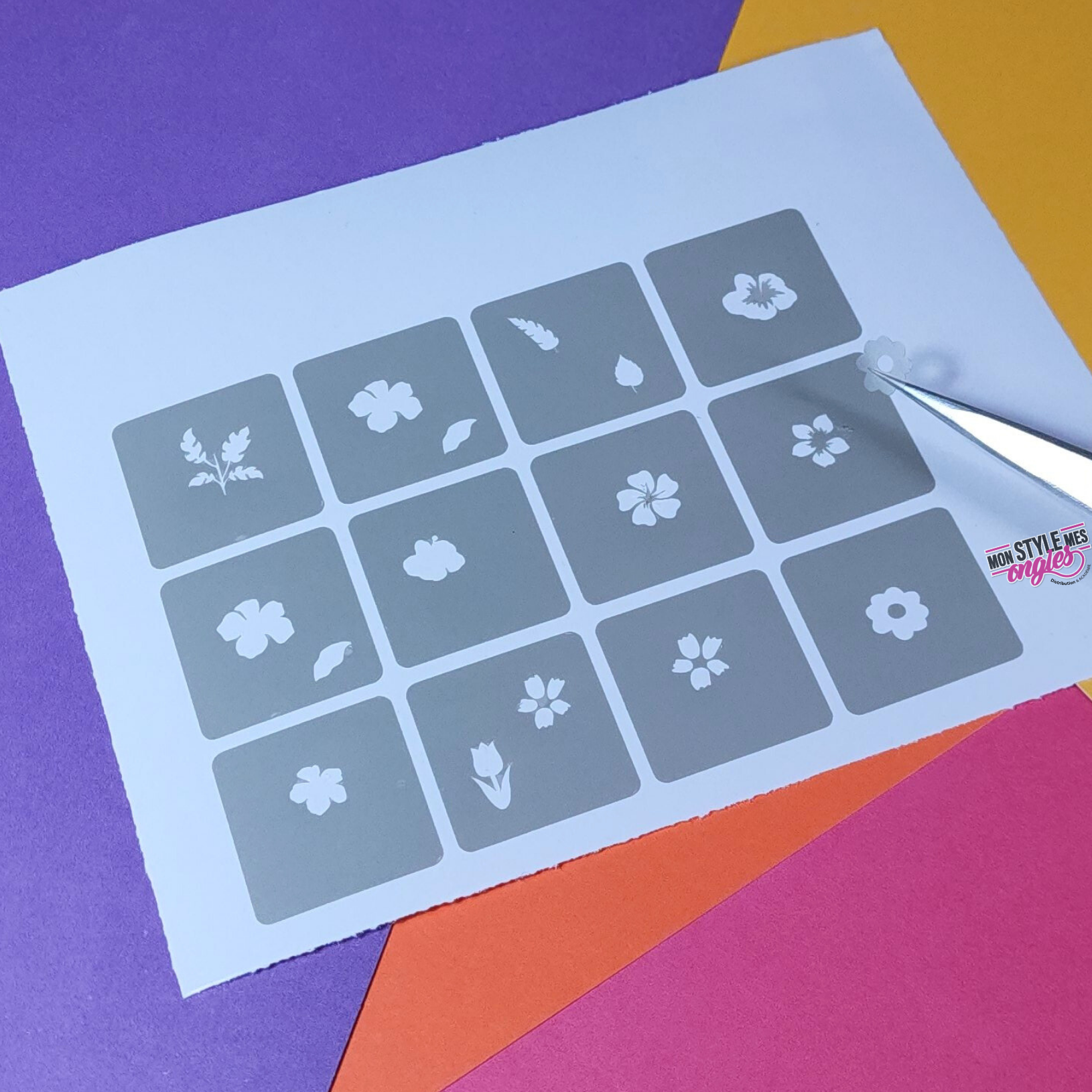 Stencil réutilisable – Motif "Fleurs & Hibiscus" (Airbrush & Nail Art)