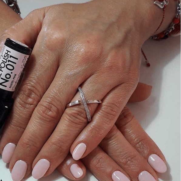 Vernis gel Victoria Vynn 011 rose pale bouteille de vernis gel professionnel disponible chez Mon Style Mes Ongles